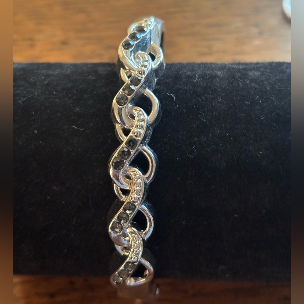 Elegant Silver and Black Clasp Bracelet